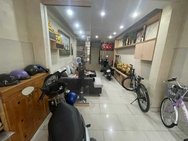 Bán gấp nhà 36 m² trước Tết tại Đường Thành Thái, Phường 1, Quận 10, Hồ Chí Minh